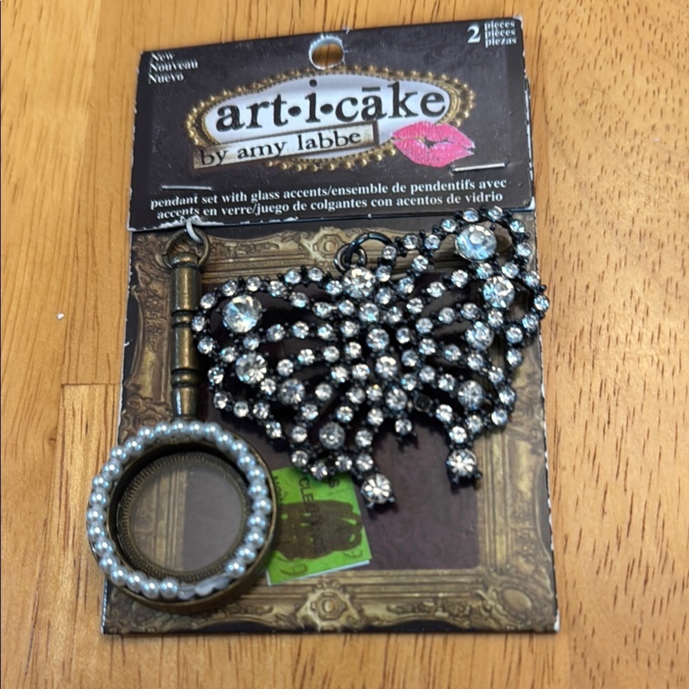 Art-i-Cake Pendant Set with
